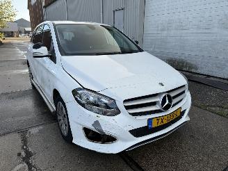 skadebil auto Mercedes B-klasse 220d Ambition Automaat 2018/11