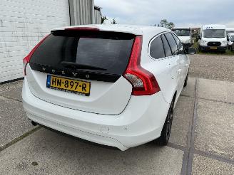 Avarii autoturisme Volvo V-60 2.0 D2 R-Design Automaat 2015/11