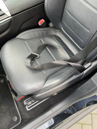 Mercedes GLC 300e 4MATIC AVANTGARDE ADVANCED PANO picture 20