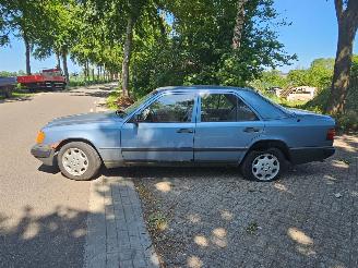 Sloopauto Mercedes 200-280 260 E W124 1989/3