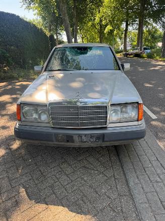 Démontage voiture Mercedes 200-serie 230 E 1992/1