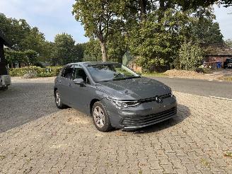 krockskadad bil auto Volkswagen Golf 8 HYBRIDE AUTOMAAT NAVI CLIMA CAMERA LED VIRTUEEL DASH B.J 2023 2023/4