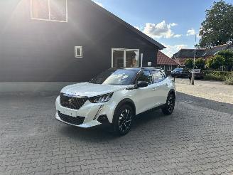 Coche accidentado Peugeot 2008 AUTOMAAT GT LINE 130 PK NAVI CLIMA CAMERA LED B.J 2022. 38 dkm 2022/5
