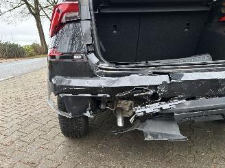 damaged passenger cars Mini  ONE 1.5 EDITION CLIMA ABS PDC B.J 11-2018 SCHROEFSCHADE 2018/12