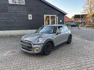 Auto incidentate Mini One 1.5 EDITION SPORT CLIMA ABS PDC B.J 11-2018 SCHROEFSCHADE 2018/11