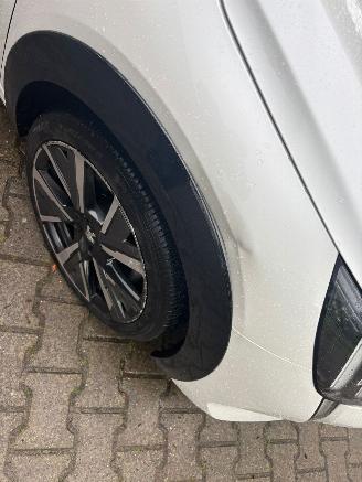 Peugeot 208 GT Line Automaat Navi Clima Camera B.J 2023 lichte schermschade picture 3