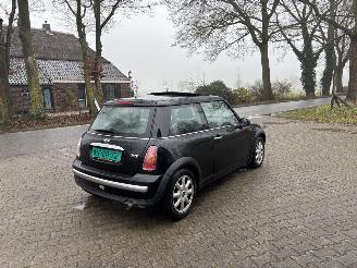 krockskadad bil auto Mini Mini ONE PANORAMADAK AIRCO B.J 2003. APK MAART 2027 2003/5