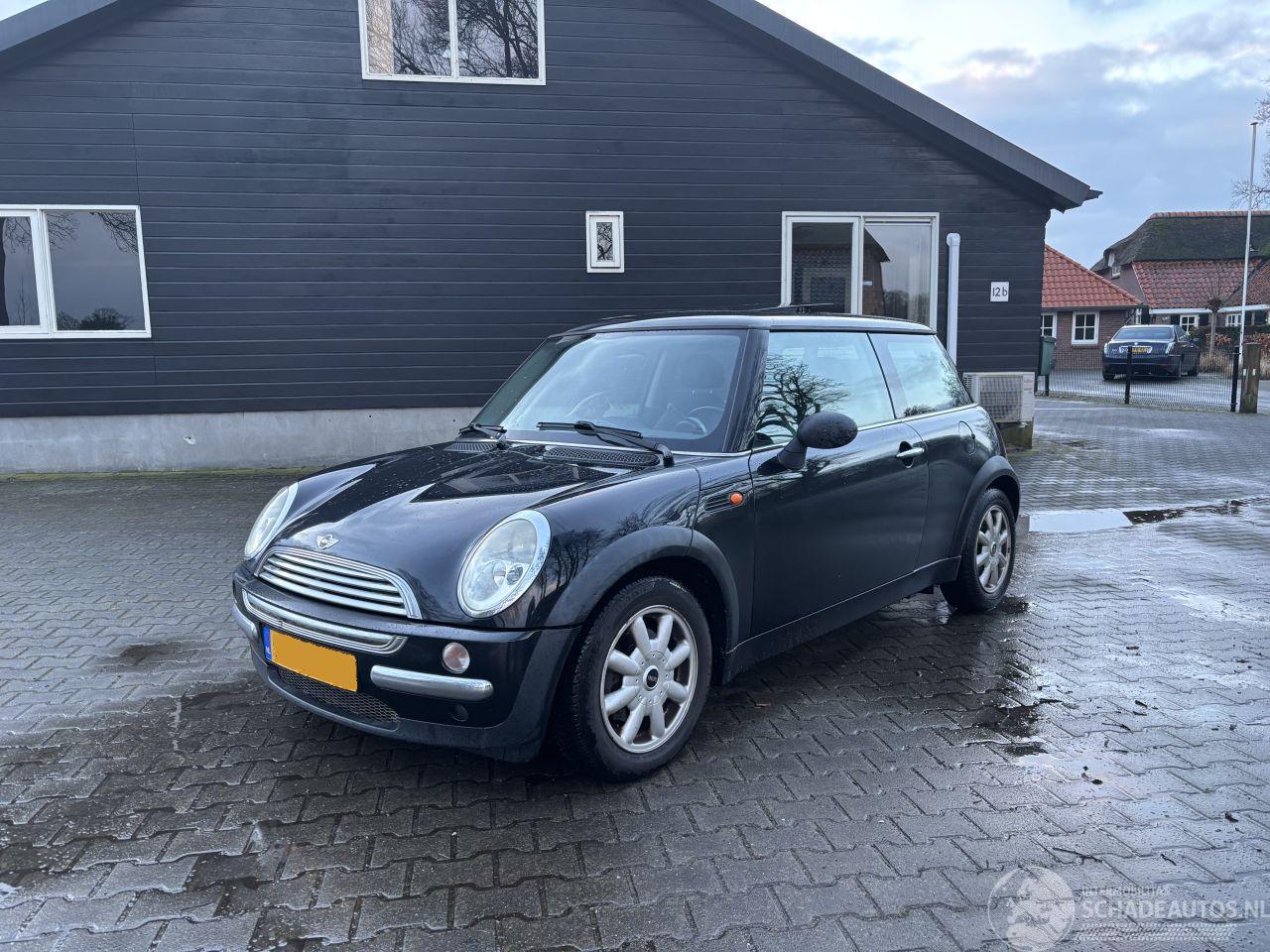 Mini Mini ONE PANORAMADAK AIRCO B.J 2003. APK MAART 2027