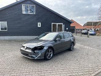 Unfallwagen Volkswagen Golf VARIANT UNITED TSI 110 PK NAVI CLIMA CAMERA PDC PARK ASS B.J 2020 2020/2