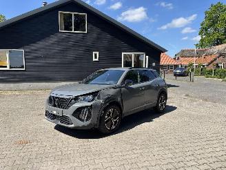 skadebil auto Peugeot 2008 1.2 AUTOMAAT 130 PK NAVI CLIMA CAMERA LED B.J 2024 2024/1