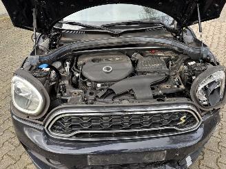 damaged passenger cars Mini Countryman COOPER SPORT HYBRIDE PLUG IN SE 4AWD AUTOMAAT NAVI CLIMA LEER LED PDC STOELVERW B.J 12-2019 2019/12