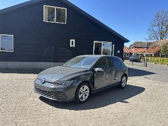 Unfallwagen Volkswagen Golf 8 TSI 110 PK NAVI CLIMA CAMERA LED PDC PRIVACY GLASS B.J 04-2023 2023/4