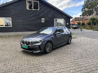 damaged passenger cars BMW 1-serie 118 M SPORT 6 BAK NAVI CLIMA PDC LED B.J 2020 2020/1