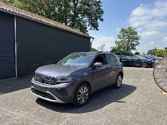 damaged passenger cars Volkswagen T-Cross AUTOMAAT 116 PK NAVI CLIMA CAMERA LED B.J 06-2024 FACELIFT 2024/6