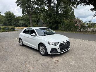 Audi A1 TFSI  VIRT DASH AIRCO PDC B.J 2023 LICHTE SCHADE picture 3