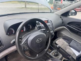 Kia Cee d  picture 16