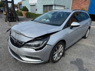Vaurioauto  passenger cars Opel Astra K 2017/9