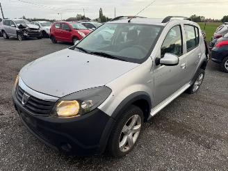 krockskadad bil auto Dacia Sandero  2012/9