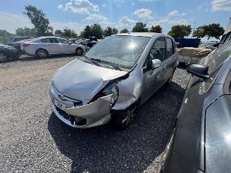 damaged passenger cars Honda Jazz ES 2008/3