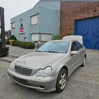 skadebil auto Mercedes C-klasse C 200 CDI BERLINE 2003/10