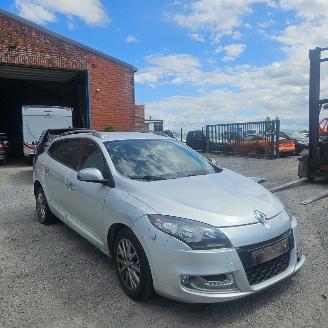 Vaurioauto  passenger cars Renault Mégane III GRANDTOUR 2013/4