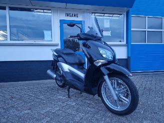 krockskadad bil motor Yamaha  VP 250 CC 2009/9