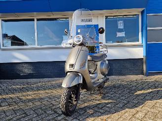Capri  LOOK A LIKE VESPA picture 10
