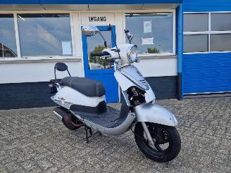 krockskadad bil bromfiets Sym  ALLO GT 2015/5