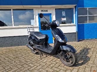 skadebil bromfiets Sym  FIDDLE II , 45KM BROM 2021/8