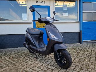 krockskadad bil bromfiets La Souris  CITY 2020/2