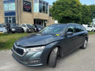 Vrakbiler auto Skoda Octavia Octavia Combi (NXAC), Combi 5-drs, 2019 1.0 TSI 12V 2021/1