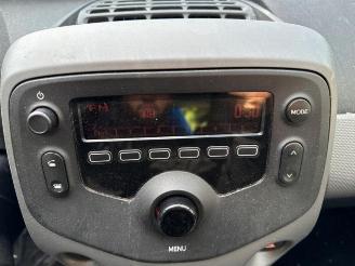 Peugeot 108 108, Hatchback, 2014 1.0 12V VVT-i picture 11