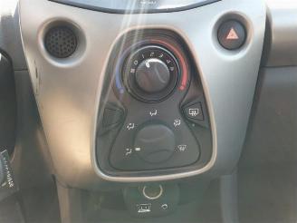 Peugeot 108 108, Hatchback, 2014 1.0 12V picture 14