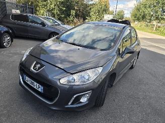 damaged passenger cars Peugeot 308  2013/1