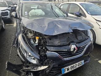 damaged passenger cars Renault Mégane  2019/12