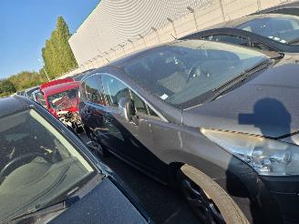 damaged passenger cars Peugeot 3008  2011/5