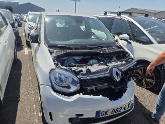 Vaurioauto  passenger cars Renault Twingo  2022/10