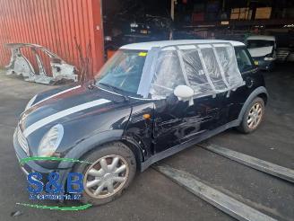 Coche siniestrado Mini One Mini One/Cooper (R50), Hatchback, 2001 / 2007 1.6 16V Cooper 2002/9