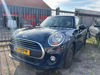 skadebil auto Mini One 1.2 12V One Hatchback 4Dr Benzine 1.198cc 75kW (102pk) FWD 2014-05/2017-10 (XS11; XS12) B38A12A 2015/11