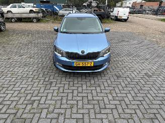 Vaurioauto  passenger cars Skoda Fabia Fabia II Combi Combi 5-drs 2015/6