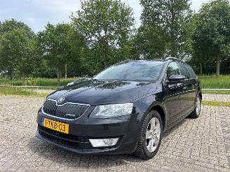 krockskadad bil auto Skoda Octavia 1.6 TDI Greenline 16V Combi/o 4Dr Diesel 1.598cc 81kW (110pk) FWD 2013-05/2020-07  CRKB 2014/3