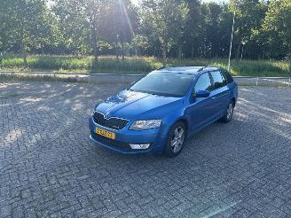 uszkodzony samochody osobowe Skoda Octavia 1.6 TDI Greenline 16V Combi/o 4Dr Diesel 1.598cc 81kW (110pk) FWD 2013-05/2020-07  CRKB 2014/8