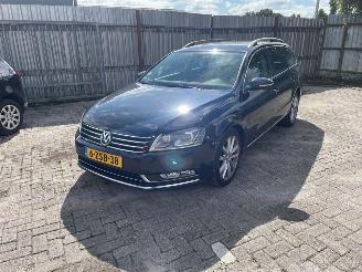 krockskadad bil auto Volkswagen Passat  2011/1
