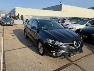 Vaurioauto  passenger cars Renault Mégane IV GrandTour GT-LINE Bose Edition Automaat 2017/3
