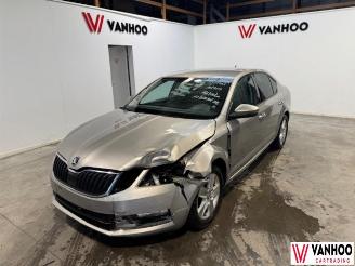 krockskadad bil auto Skoda Octavia  2017/10