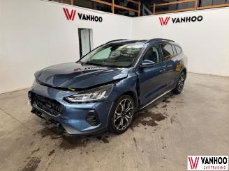 damaged passenger cars Ford Focus  2022/2