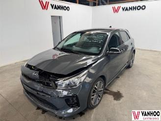 damaged passenger cars Kia Rio  2021/5