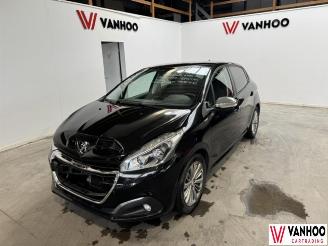uszkodzony samochody osobowe Peugeot 208  2018/1