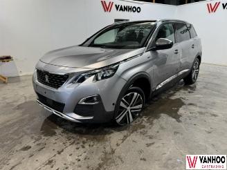 damaged passenger cars Peugeot 5008  2019/2