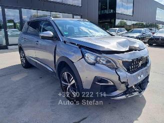 damaged passenger cars Peugeot 5008 ALLURE 2020/10